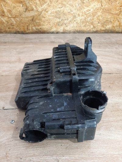 Корпус воздушного фильтра Peugeot 208 2012 EB2(HMZ) хетчбэк 3дв.