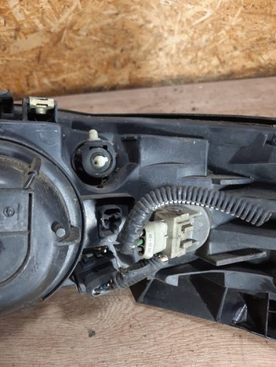 Фара Volvo V70 2003 B5244S, Перед., Прав.