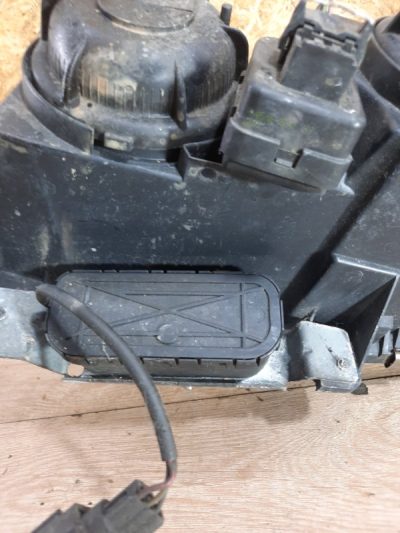 Фара Volvo V70 2003 B5244S, Перед., Прав.
