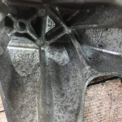 Кронштейн МКПП Ford Focus 1 2004 EYDB - изображение 4