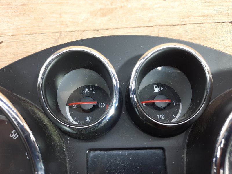Панель приборов Opel Astra J 2010 хетчбэк 3-х дв. A16XER