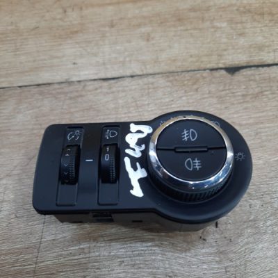 Блок управления светом Opel Astra J 2010 A16XER хетчбэк 3-х дв.