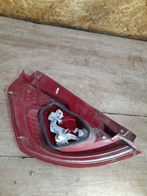 Фонарь Ford Fiesta 2009 хетчбэк 3дв. SNJA Задн. Прав.