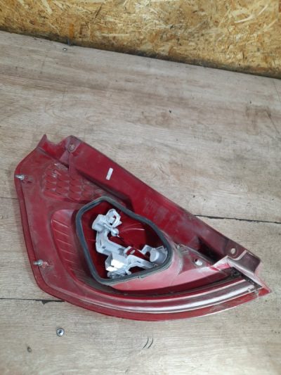 Фонарь Ford Fiesta 2009 SNJA хетчбэк 3дв., Задн., Прав.