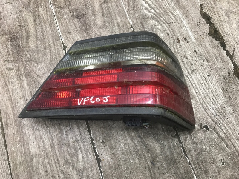 Фонарь Mercedes E280 1995 M104.942 седан 4дв., Задн., Прав. - изображение 1