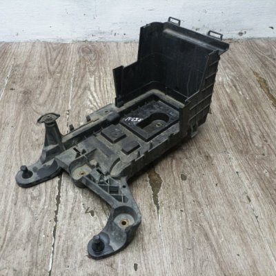 Крепление аккумулятора Volkswagen Golf 5 2006 хетчбэк 5дв. BXE - изображение 5