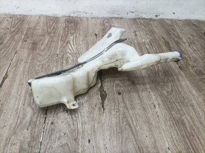 Бачок омывателя Ford Fiesta 2009 SNJA хетчбэк 5дв.