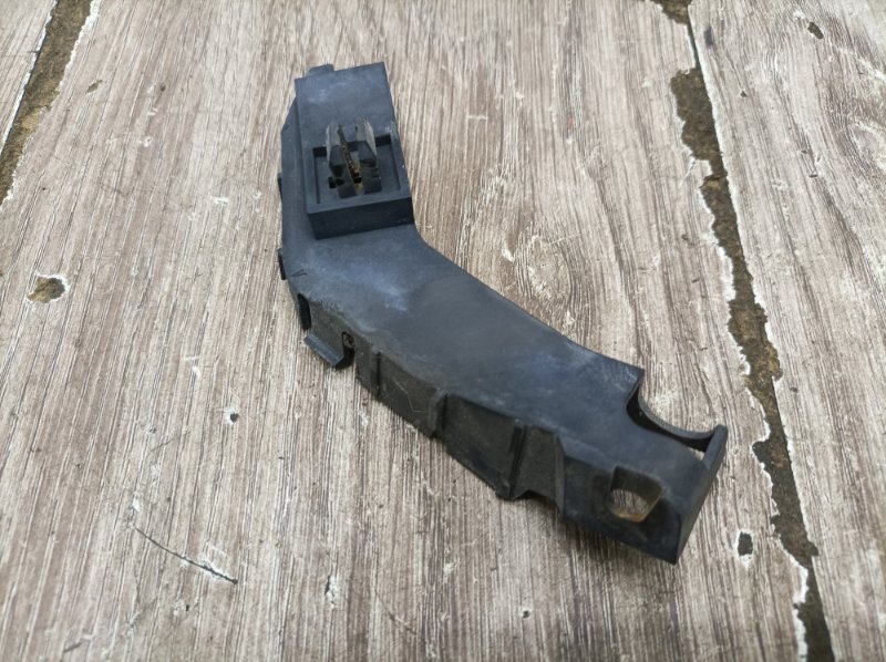 Кронштейн крепления бампера Honda Civic 2006 хетчбэк 5дв. R18A2 Перед. Лев.