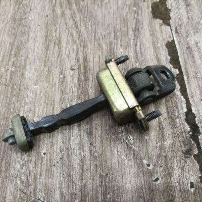 Ограничитель двери Ford Focus 1 2005 хетчбэк 5дв. FYDA Задн. Прав. - изображение 4