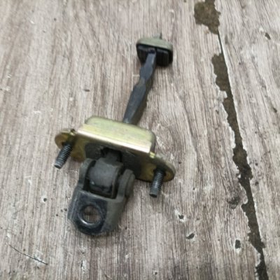 Ограничитель двери Ford Focus 1 2005 хетчбэк 5дв. FYDA Задн. Прав. - изображение 2