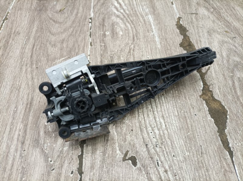 Ручка двери внешняя Opel Astra J 2015 универсал A20DTH 2.0 Перед. Лев.