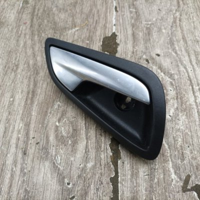 Ручка двери внутренняя Ford Focus 3 2012 хетчбэк 5дв. T1DB Задн. Прав. - изображение 5