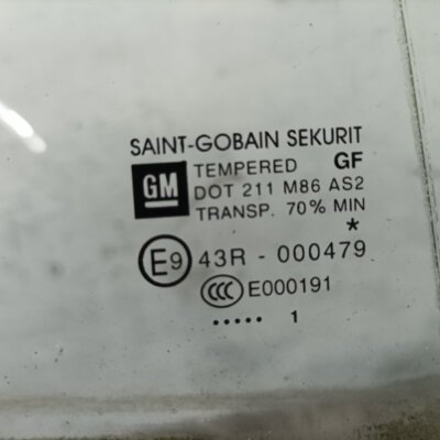 Форточка двери Opel Corsa D 2011 хетчбэк 5дв. A13DTC 1.3 Задн. Прав. - изображение 2