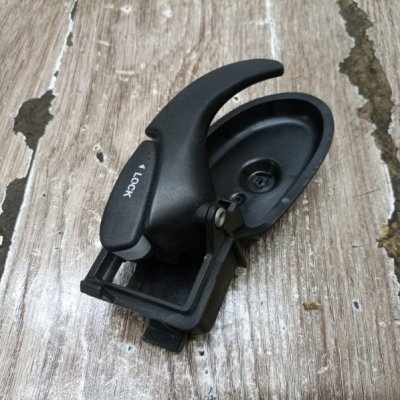 Ручка двери внутренняя Ford Focus 1 2005 хетчбэк 5дв. FYDA Перед. Прав. - изображение 3