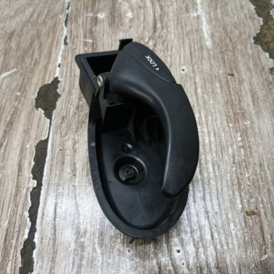 Ручка двери внутренняя Ford Focus 1 2005 хетчбэк 5дв. FYDA Перед. Прав. - изображение 4