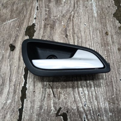 Ручка двери внутренняя Ford Focus 3 2012 хетчбэк 5дв. T1DB Перед. Прав. - изображение 1