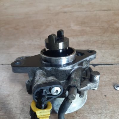 Вакуммный нассос Opel Corsa D 2011 A13DTC 1.3 хетчбэк 5дв. - изображение 4