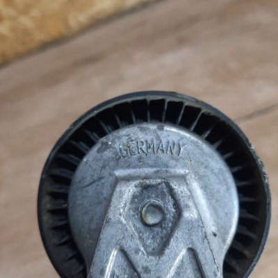 Ролик натяжной Volkswagen Passat B6 2007 седан AXW - изображение 6