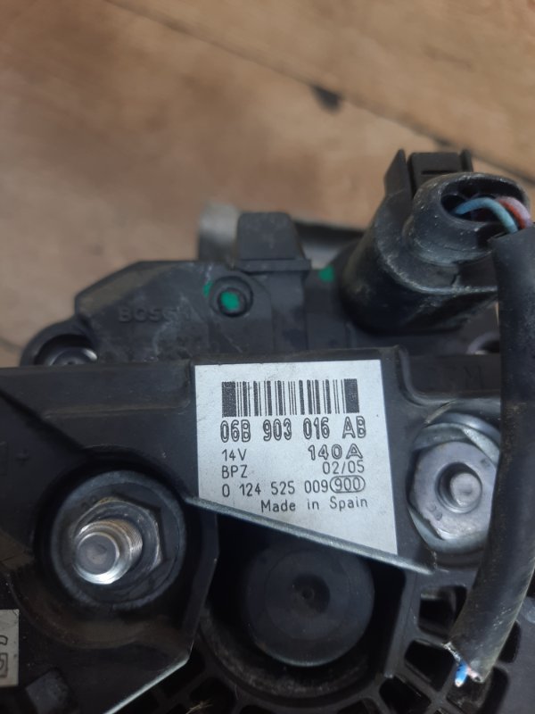Генератор Audi A4 2004 седан BGB