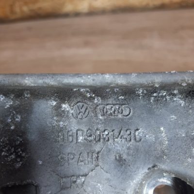 Кронштейн кондиционера Audi A4 2004 BGB седан - изображение 2