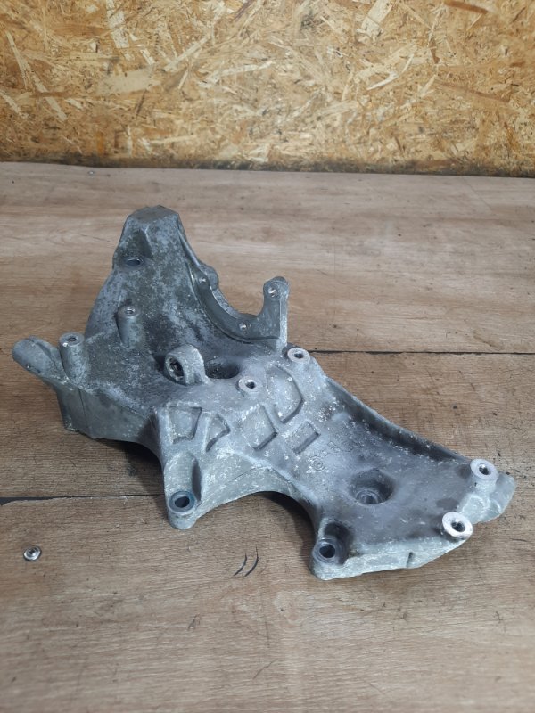 Кронштейн кондиционера Audi A4 2004 BGB седан - изображение 3