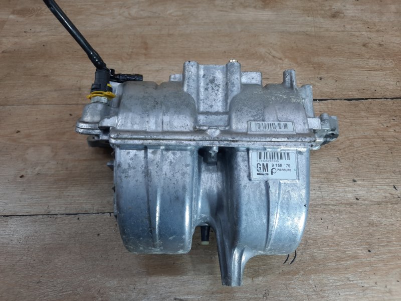 Коллектор впускной Opel Astra G 2003 Z16XE 1.6 хетчбэк 5дв. — изображение 3