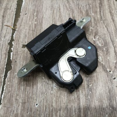 Замок крышки багажника Opel Corsa D 2011 A12XER 1.2 хетчбэк 3дв.