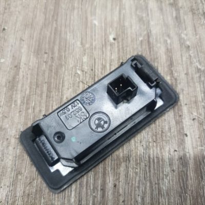 Фонарь подсветки номера BMW 3 series E90 2011 N47D20U1 седан 4дв., Задн. - изображение 4