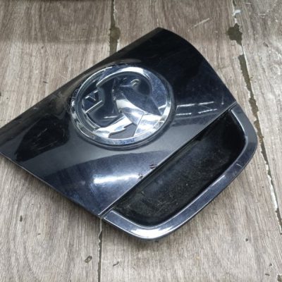 Ручка крышки багажника Opel Astra J 2010 A16XER 1.6 хетчбэк 5дв. - изображение 2