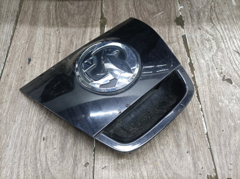 Ручка крышки багажника Opel Astra J 2010 A16XER 1.6 хетчбэк 5дв. - изображение 2