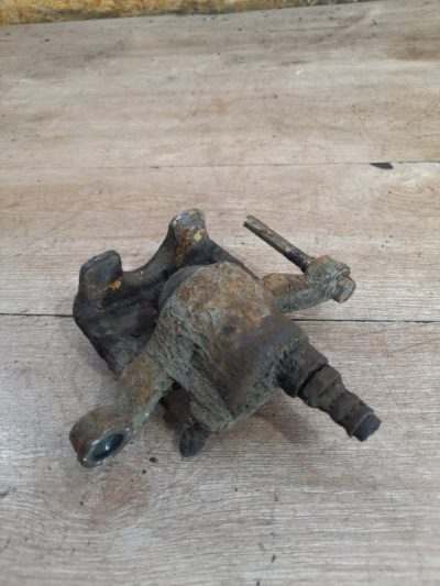 Тормозной суппорт Mitsubishi Galant 2000 седан 4дв., Задн., Прав.