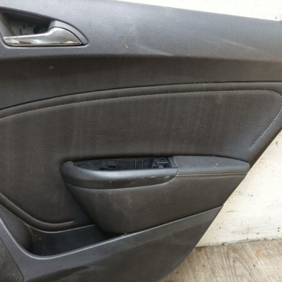 Обшивка двери Opel Astra J 2014 хетчбэк 5дв. A14XER 1.4 Задн. Прав. - изображение 6
