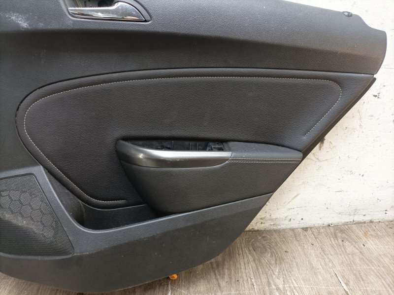 Обшивка двери Opel Astra J 2011 хетчбэк 5дв. A14XER 1.4 Задн. Прав.
