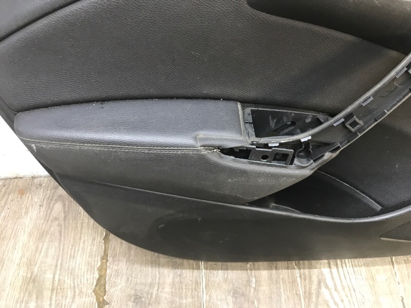 Обшивка двери Opel Astra J 2014 хетчбэк 5дв. A14XER 1.4 Перед. Лев.