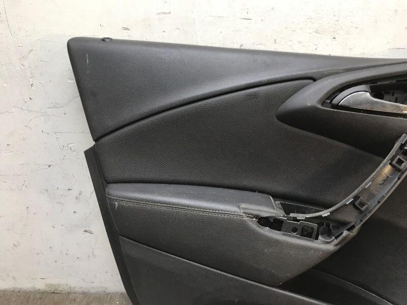 Обшивка двери Opel Astra J 2014 хетчбэк 5дв. A14XER 1.4 Перед. Лев.