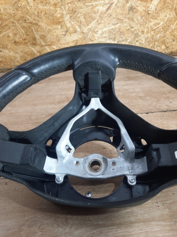 Руль Toyota Aygo 2008 хетчбэк 5дв. 1KR-FE