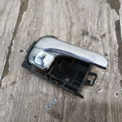 Ручка двери внутренняя Nissan Almera N16 2000 QG15DE хетчбэк 5дв., Перед., Прав. - изображение 2