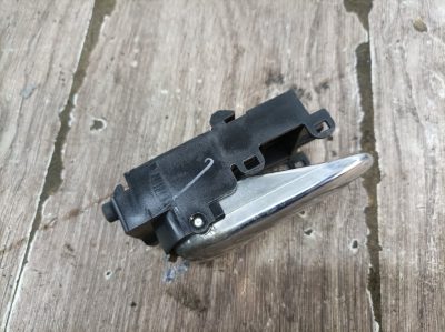 Ручка двери внутренняя Nissan Almera N16 2000 QG15DE хетчбэк 5дв., Перед., Прав.