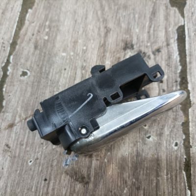 Ручка двери внутренняя Nissan Almera N16 2000 QG15DE хетчбэк 5дв., Перед., Прав. - изображение 5