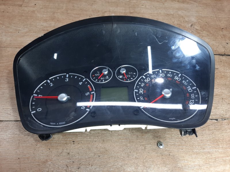 Панель приборов Ford Fiesta 5 2004 HHJA 5дв хечбек - изображение 1