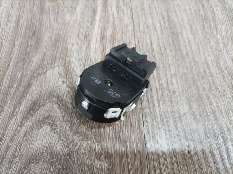 Блок управления зеркалами Opel Astra J 2011 хетчбэк 5дв. A17DTJ 1.7 Перед. Прав.
