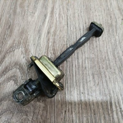 Ограничитель двери Ford Focus 1 2001 хетчбэк 5дв. FYDB Перед. Прав. - изображение 1