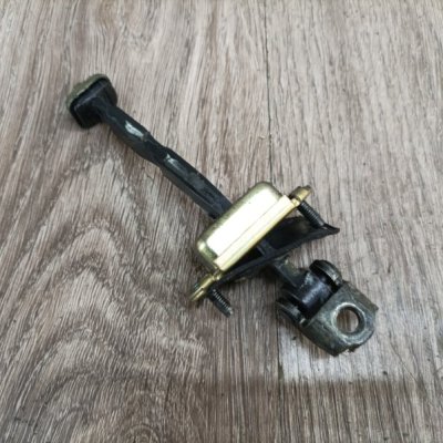 Ограничитель двери Ford Focus 1 2001 хетчбэк 5дв. FYDB Перед. Прав. - изображение 7
