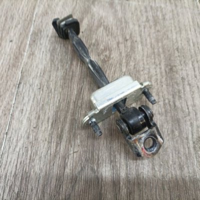 Ограничитель двери Ford Fiesta 2007 FUJA/FUJB хетчбэк 3дв., Перед., Лев.