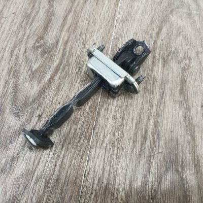 Ограничитель двери Ford Fiesta 5 2007 хетчбэк 3дв. FUJA/FUJB Перед. Лев. - изображение 5