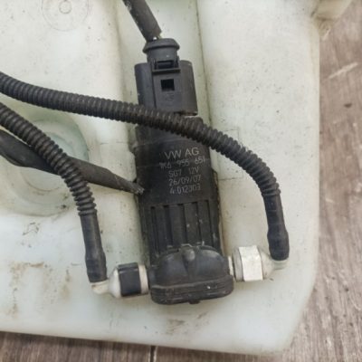 Бачок омывателя Volkswagen Golf 5 2007 BLF хетчбэк 5дв. - изображение 2