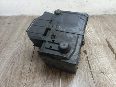 Полка аккумулятора Ford Focus 2 2008 SHDA хетчбэк 5дв.