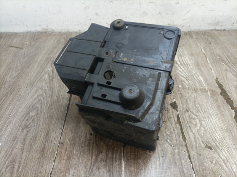 Полка аккумулятора Ford Focus 2 2008 SHDA хетчбэк 5дв. - изображение 5