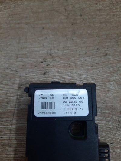 Датчик угла поворота руля Volkswagen Golf 5 2007 BLF хетчбэк 5дв.