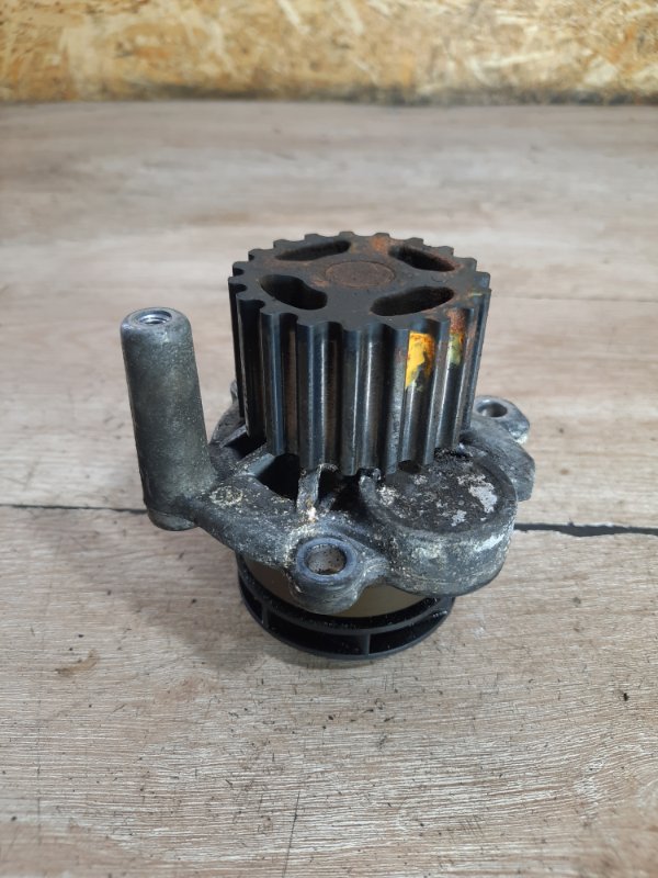 Помпа Audi A4 2006 седан BRB